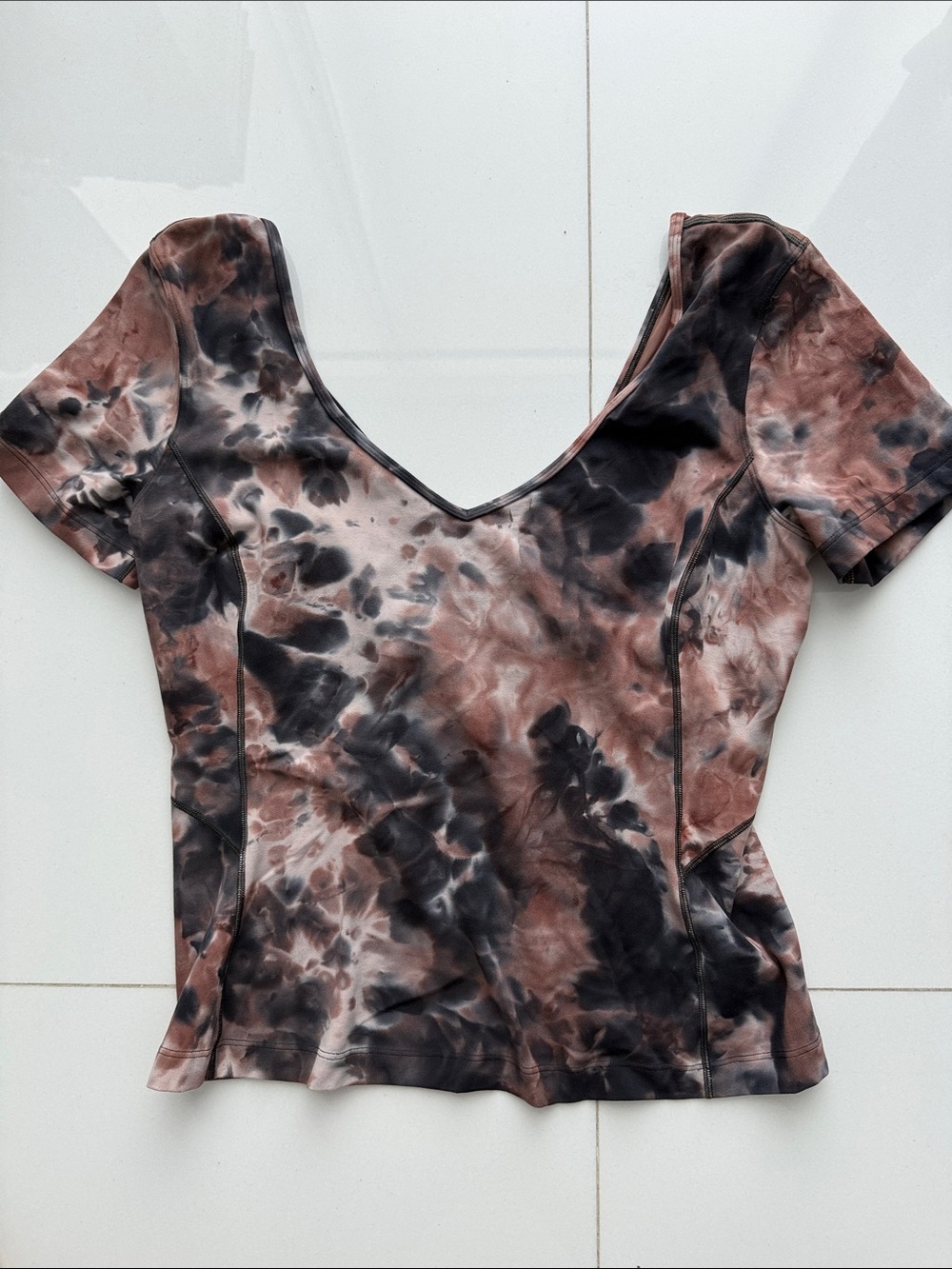 lululemon athletica Short Sleeve V-Neck Tie-Dye Top in Brown and Black
